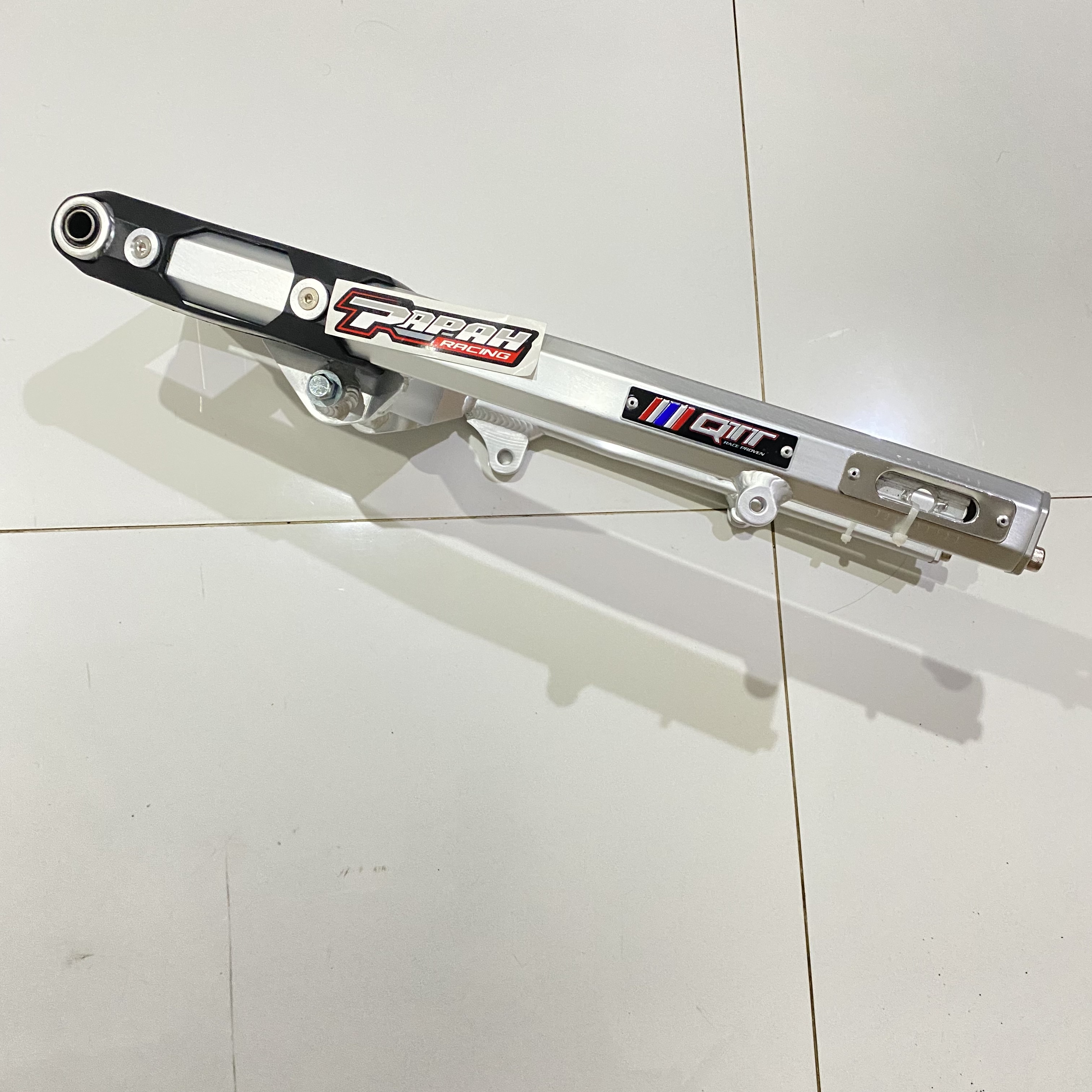 SWING ARM QTT RAIDER SATRIA FU HEXAGONAL SILVER